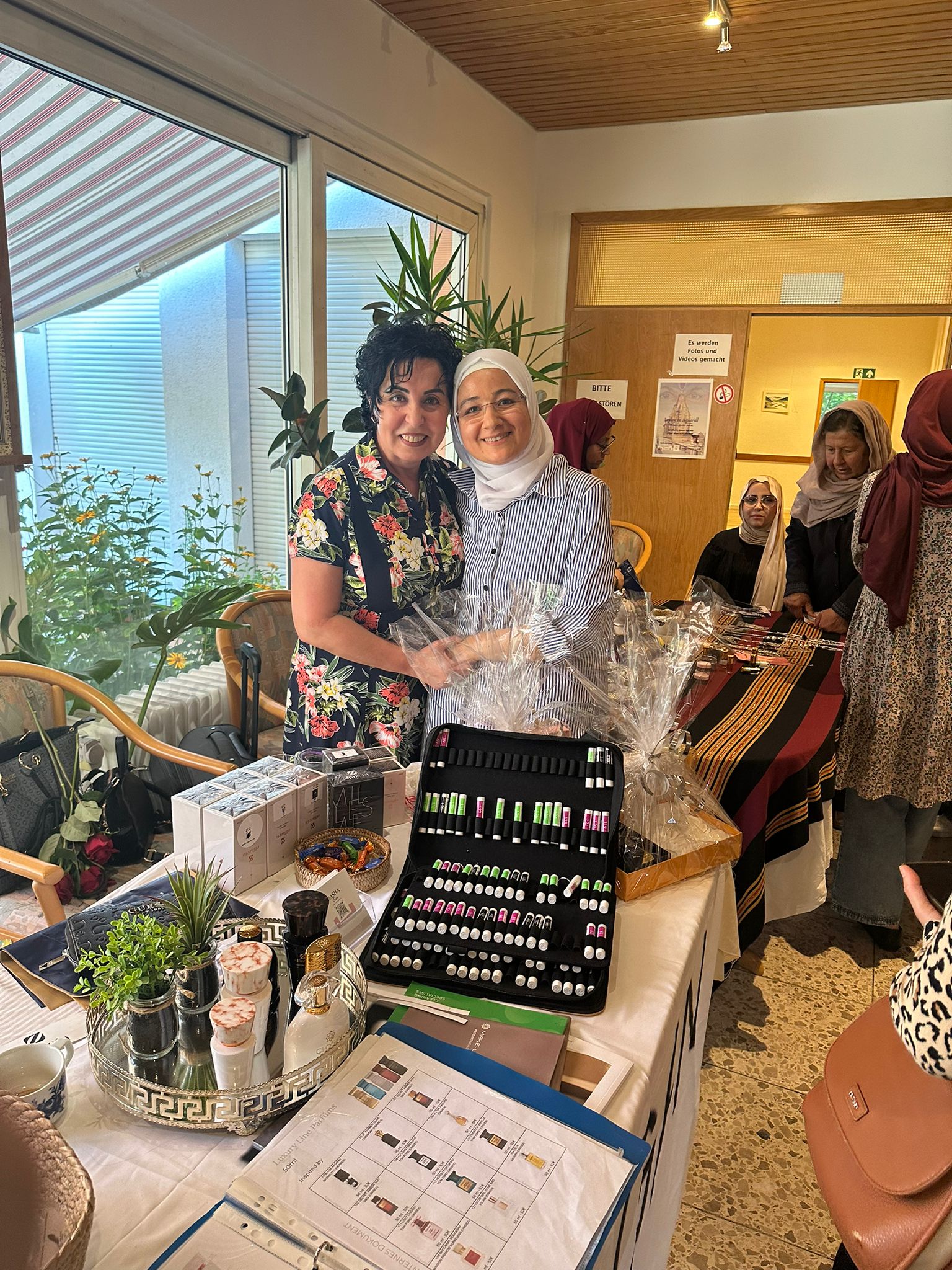 Das „Herz“ des BBK Linde, Doha Batita (re.), hier mit Bürgermeisterin Emine Demirbüken-Wegner, zauberte wieder ein fantastisches Buffet.