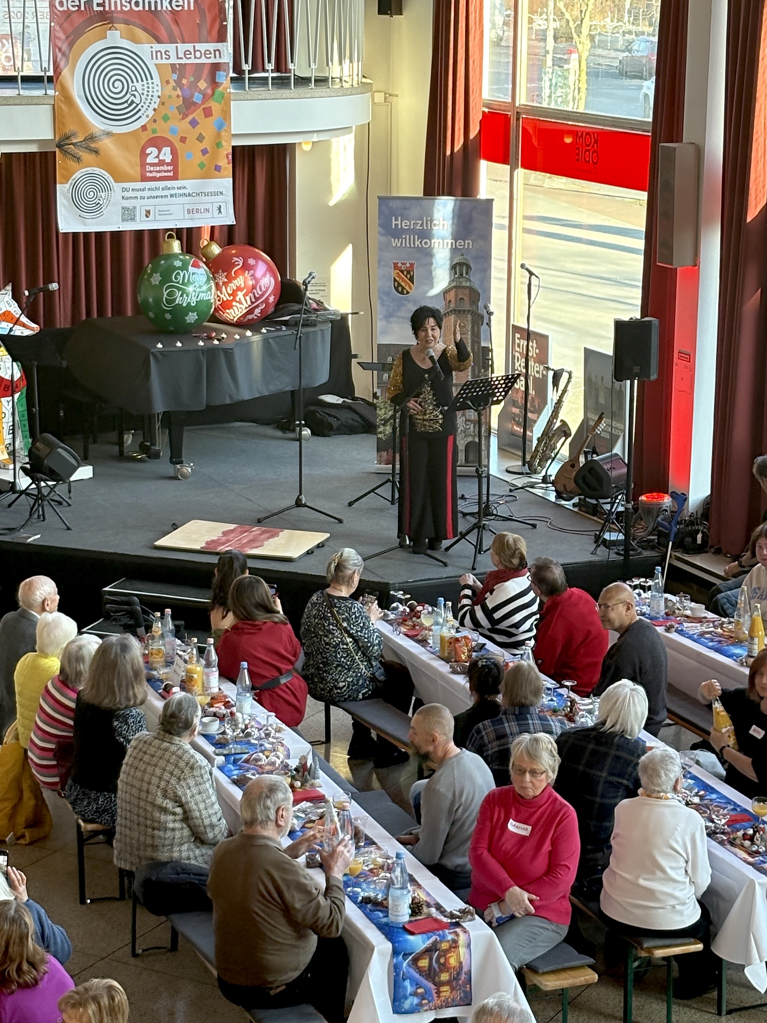 Bezirksbürgermeisterin Emine Demirbüken-Wegner sprach auf dem Einsamkeits-Weihnachtsessen