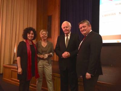 v.l.: Emine Demirbken-Wegner, Staatssekretrin fr Gesundheit Berlin / Frau Burger / 
Herr Prof. Dr. Reinhard Burger RKI Prsident a.D. / 
Hermann Grhe, Bundesminister fr Gesundheit