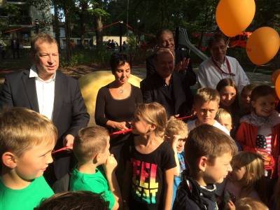 Erffnung des Kinderspielplatzes am Falkplatz mit dem Bezirksbrgermeister von Reinickendorf Frank Balzer, Emine Demirbken-Wegner (Staatssekretrin fr Gesundheit) und Baustadtratvon Reinickendorf Martin Lambert