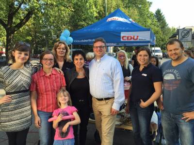 v.l.: Lisa Bubert und Christiane Bubert (Ortsverband Mitglied Reinickendorf West), Silvia Schmidt (Geschftsfhrerin der Kreisgeschftsstelle Reinickendorf), Emine Demirbken-Wegner  (Staatssekretrin fr Gesundheit) und Stephan Schmidt (Fraktionsvorsitzender der CDU Reinickendorf)
