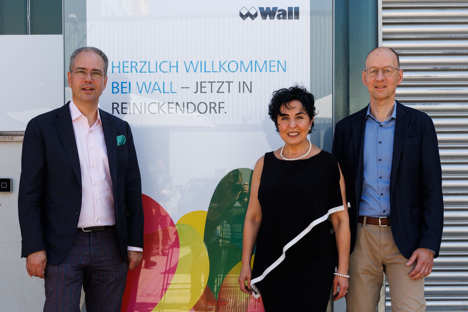 Patrick Möller, Geschäftsführer von Wall, Bezirksbürgermeister Emine Demirbüken-Wegner und Andreas Scholz, Geschäftsführer von Wall (v.l.n.r.)