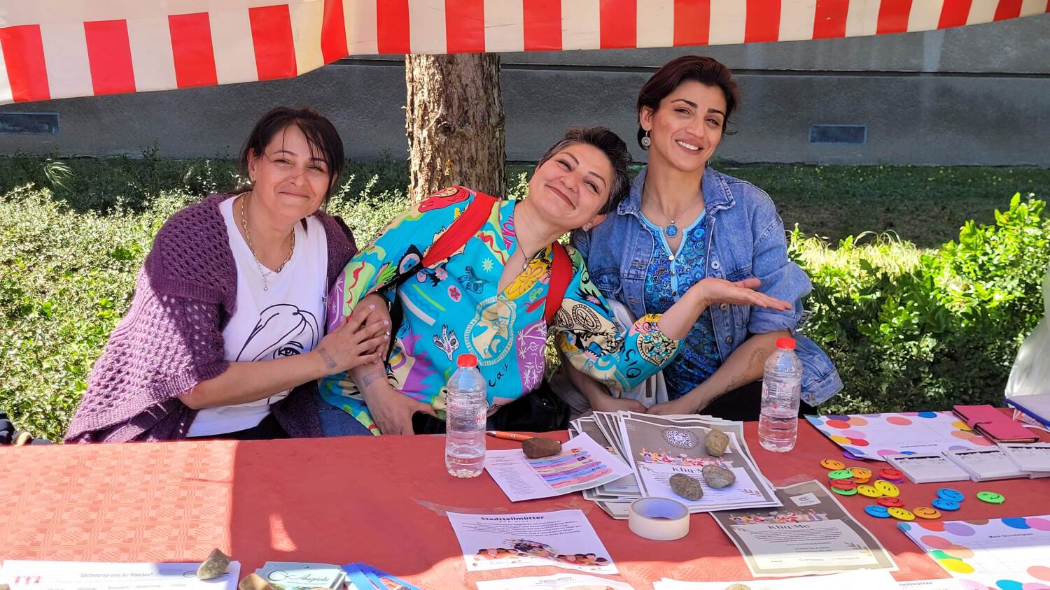 Gute Laune auch am Stand des Auguste Mädchen- und Frauentreffs. Bild: BA Rdf