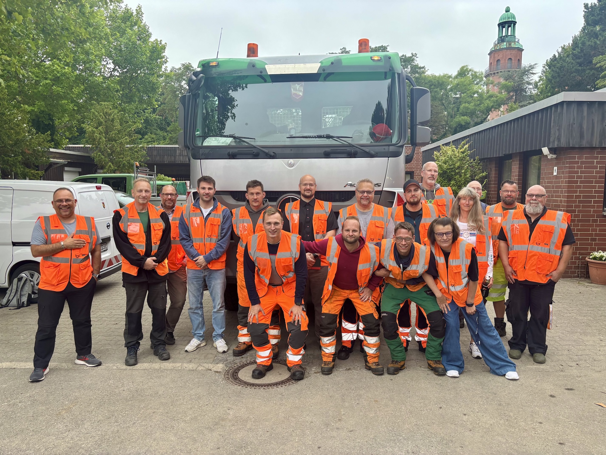 Engagiert fr sichere Spielpltze und Grnanlagen: das Team des bezirklichen Straen- und Grnflchenamtes