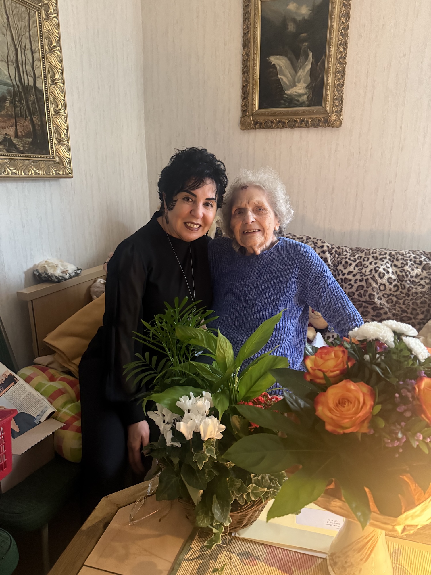 Ursula Zielinski mit B�rgermeisterin Emine Demirb�ken-Wegner