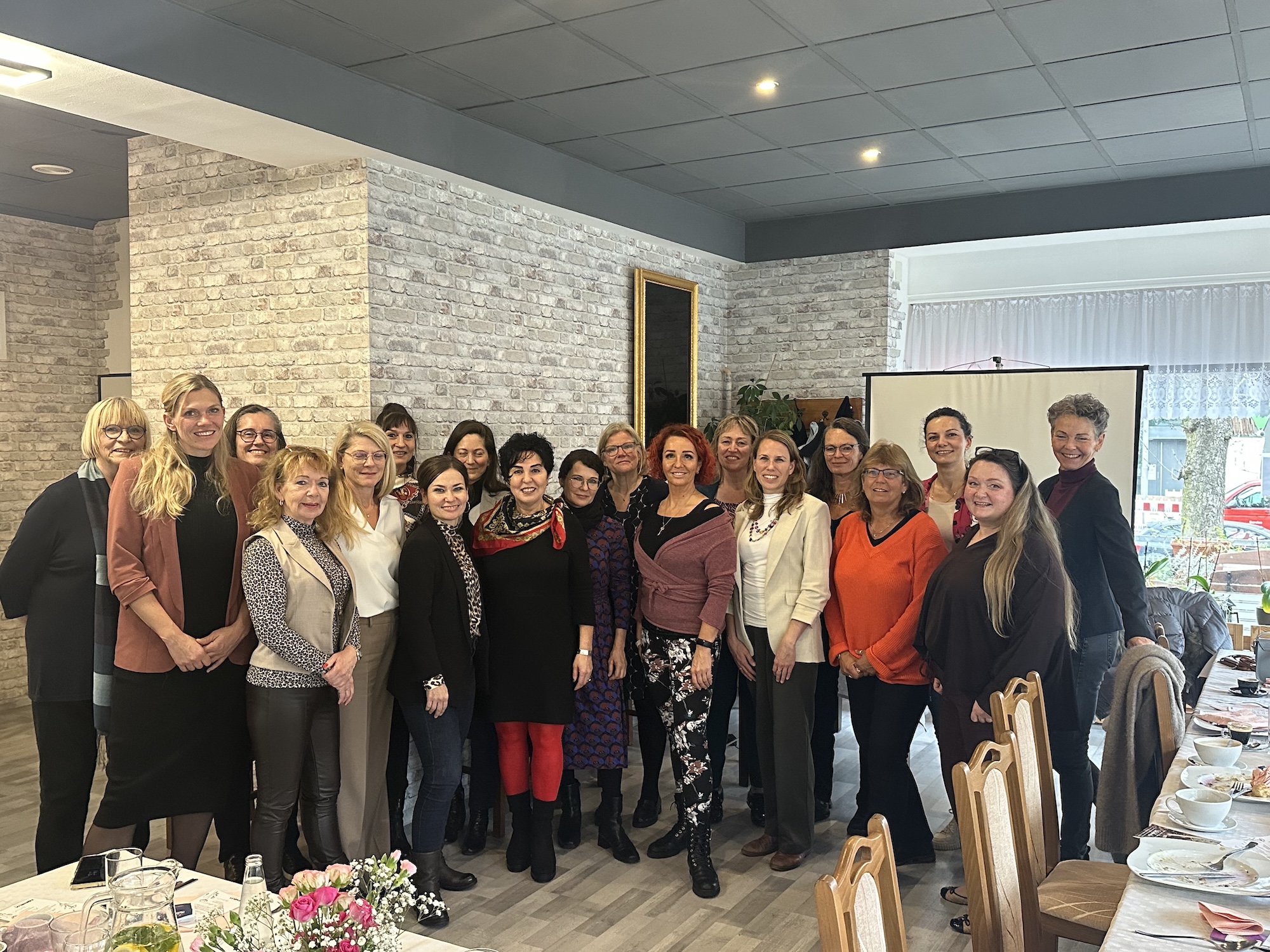 Reinickendorfer Unternehmerinnen beim Ladies Lunch mit Bezirksb�rgermeisterin Emine Demirb�ken-Wegner