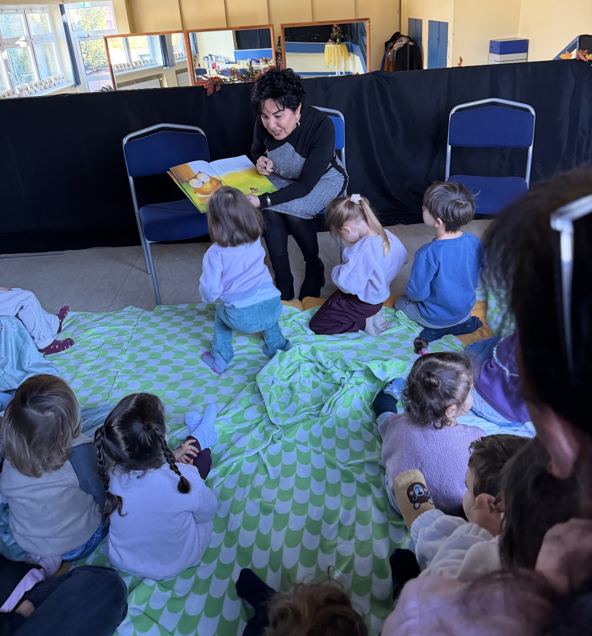 B�rgermeisterin Demirb�ken-Wegner in der �Tietzia�.