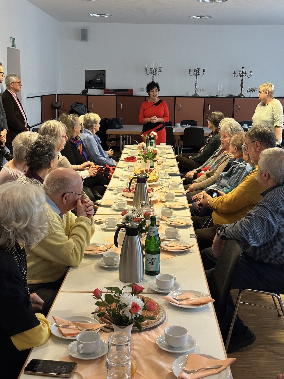 Bezirksb�rgermeisterin Demirb�ken-Wegner er�ffnet den f�nften Stammtisch gegen Einsamkeit in Reinickendorf