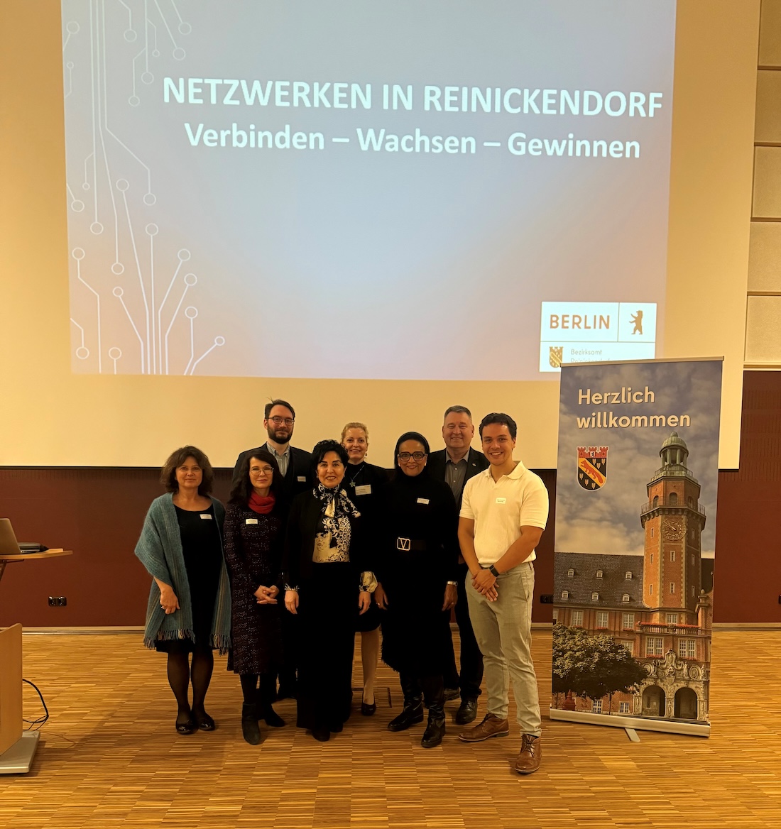 Bezirksb�rgermeisterin, das Team der Wirtschaftsf�rderung und die 3 Referenten