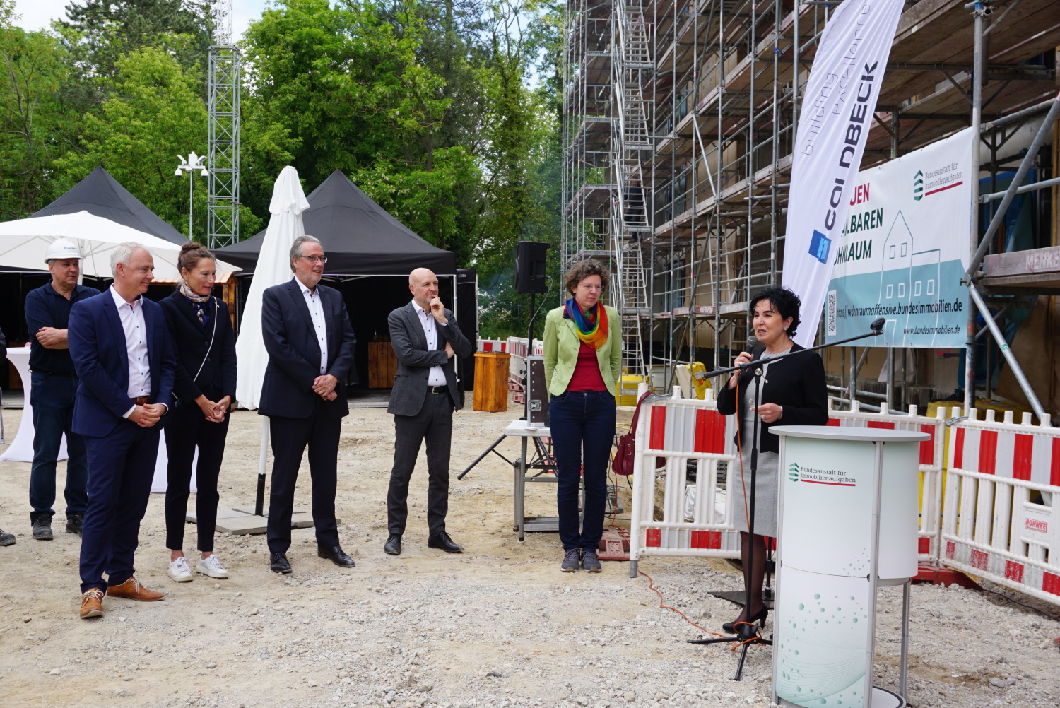 Nach dem Wohnungsbau (hier ein Archivbild vom Richtfest) bekommt nun die Cit� Foch auch die dringend ben�tigte neue Schule.
Bild: BImA/Jana Moch 