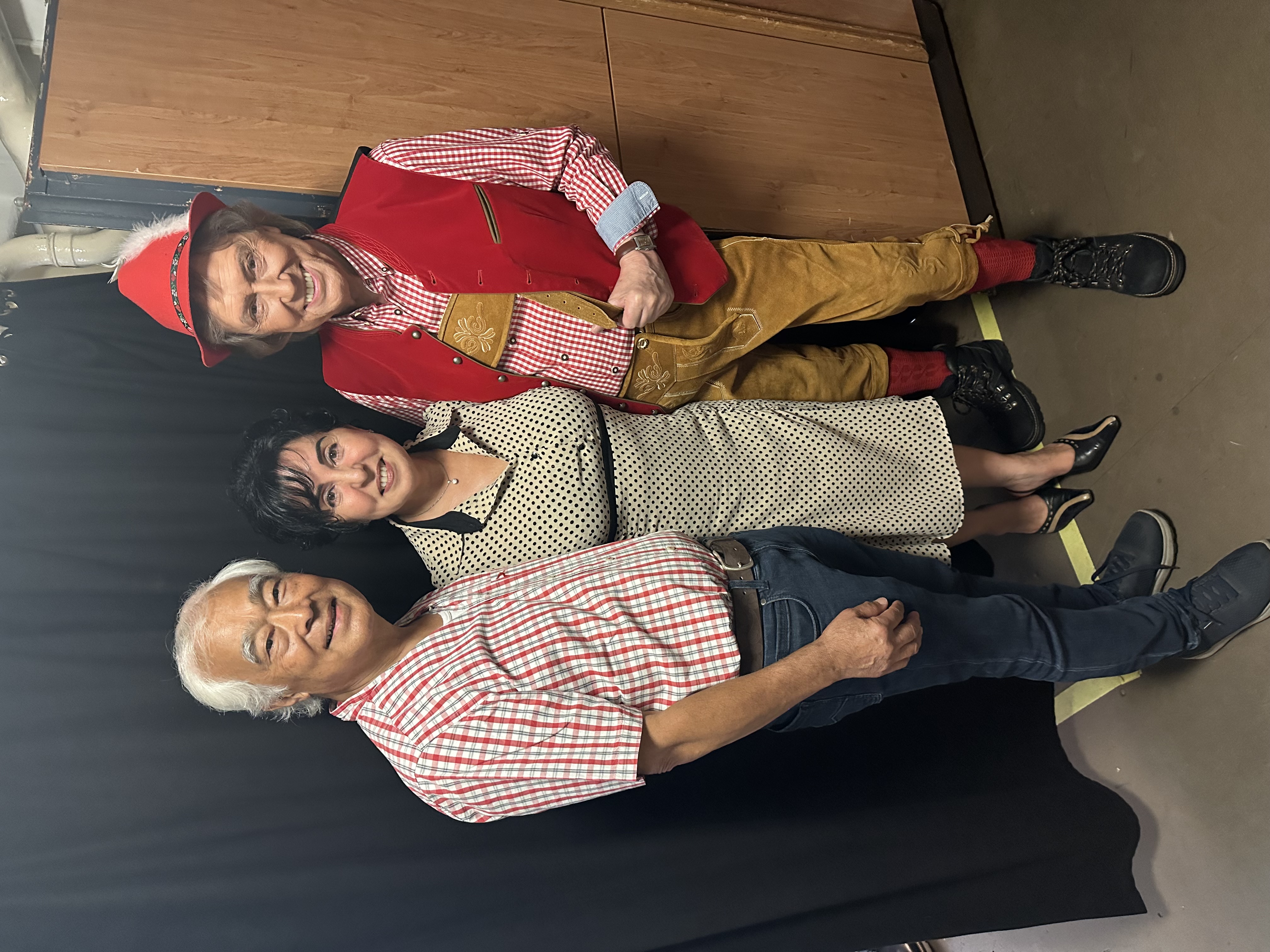 Bezirksb�rgermeisterin Emine Demirb�ken-Wegner mit Meisterjodler Takeo Ischi (li.) und Entertainer Bert Beel